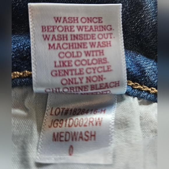 SO, Favorite Bermuda, jean shorts. Size 0 - Picture 9 of 9